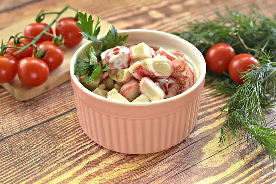 Крабовый салат с сыром и помидорами - пошаговый рецепт с фото