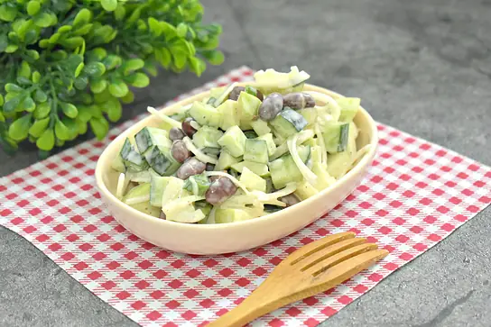 Салат с фасолью и огурцами к шашлыку