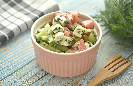 Салат с клубникой и помидорами: рецепт приготовления