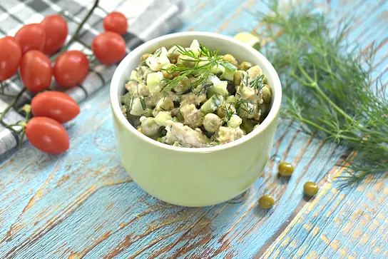 Слоеный салат с рыбными консервами - пошаговый рецепт с фото на Готовим дома