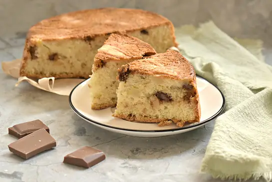 Шарлотка с грушами и шоколадом