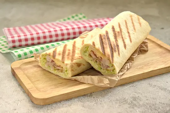 Шаурма с курицей в тортилье