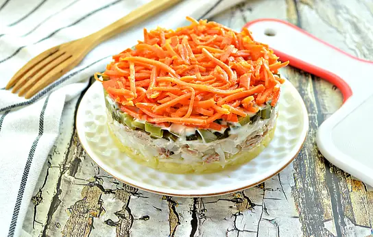 Слоёный салат с морковкой по-корейски