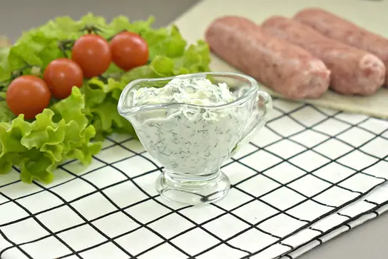 Сметано-чесночный соус к шашлыкам и купатам