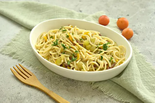 Спагетти с кабачками и тушёнкой