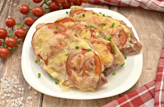 Мясо, запеченное с сыром и помидорами рецепт – Французская кухня: Основные блюда. «Еда»