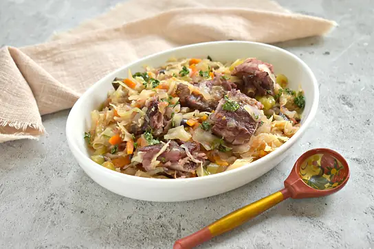 Тушёные овощи с копчёными рёбрышками
