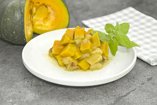 Тыква, запечённая в микроволновке с яблоками