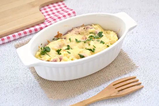 Яичница с колбасой и сыром в духовке