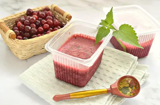 Замороженная вишня, перетёртая с сахаром