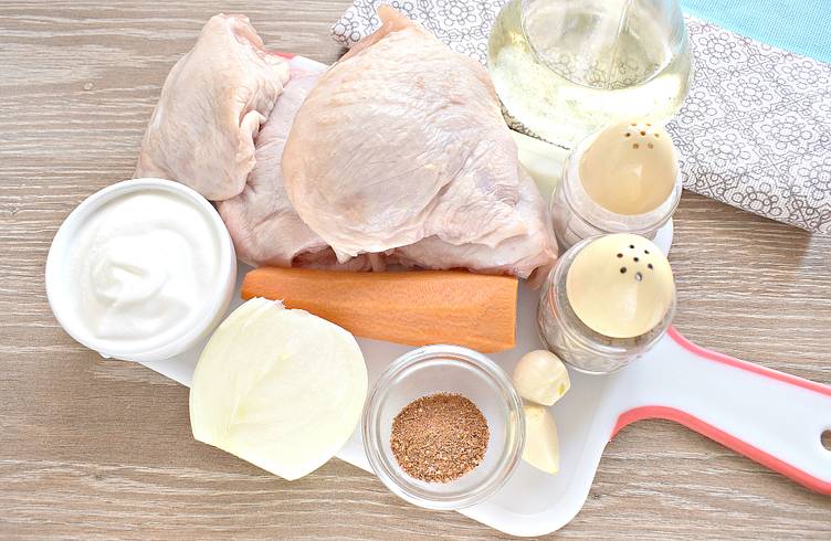 Ингредиенты для «Тушеные куриные бёдра в кефире»: