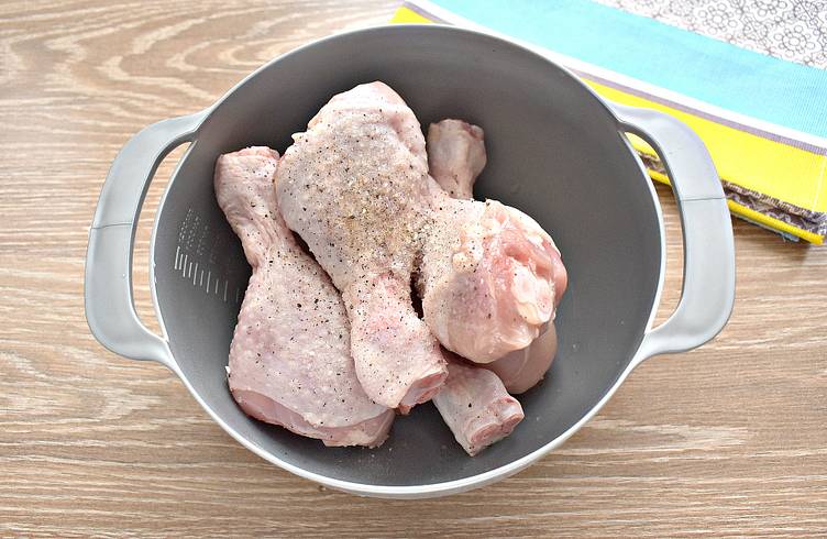 Рецепт: Куриные ножки запеченные в рукаве с картофелем - и овощами ароматные.