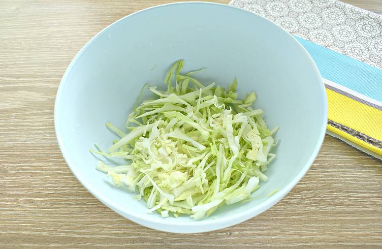 Салат с фасолью и капустой